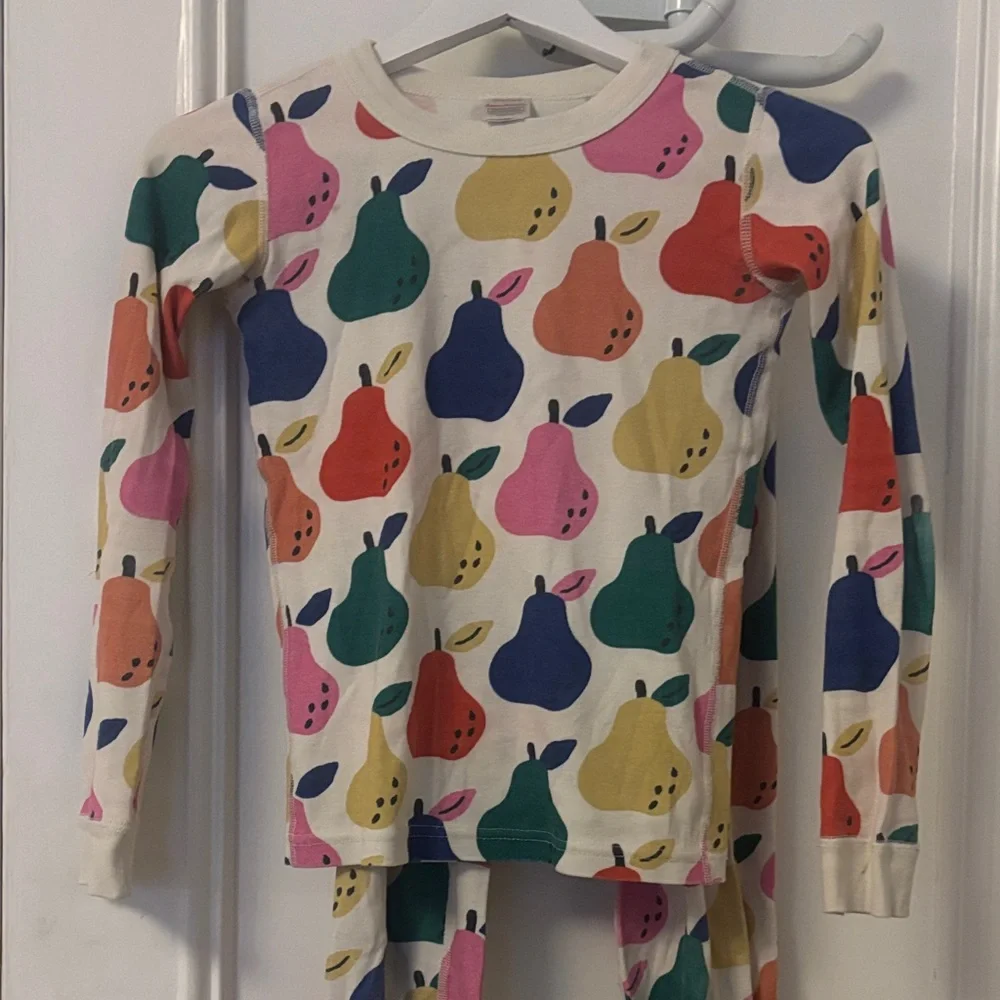 Hanna Andersson Multi-Color Pear Print Cream Long Sleeve Pajama Set
